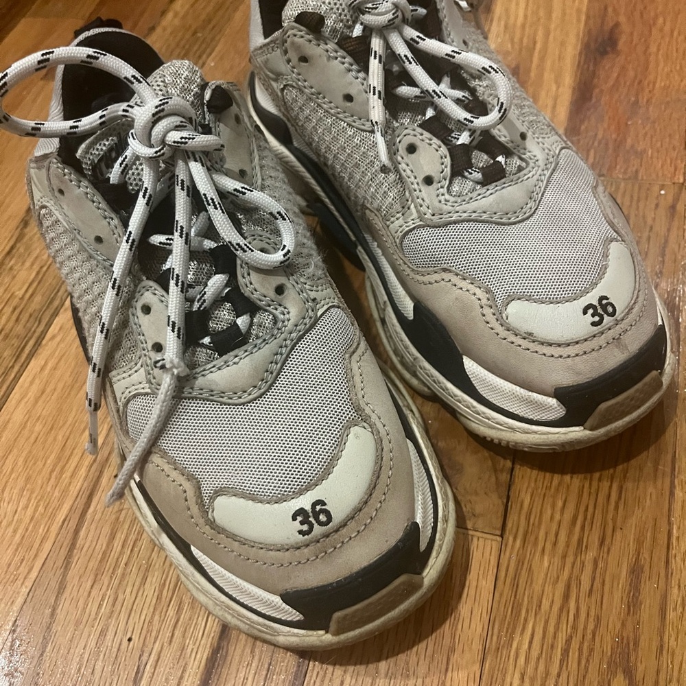 Amazing Triple S Balenciagas Stylish Gray and Black Sneakers